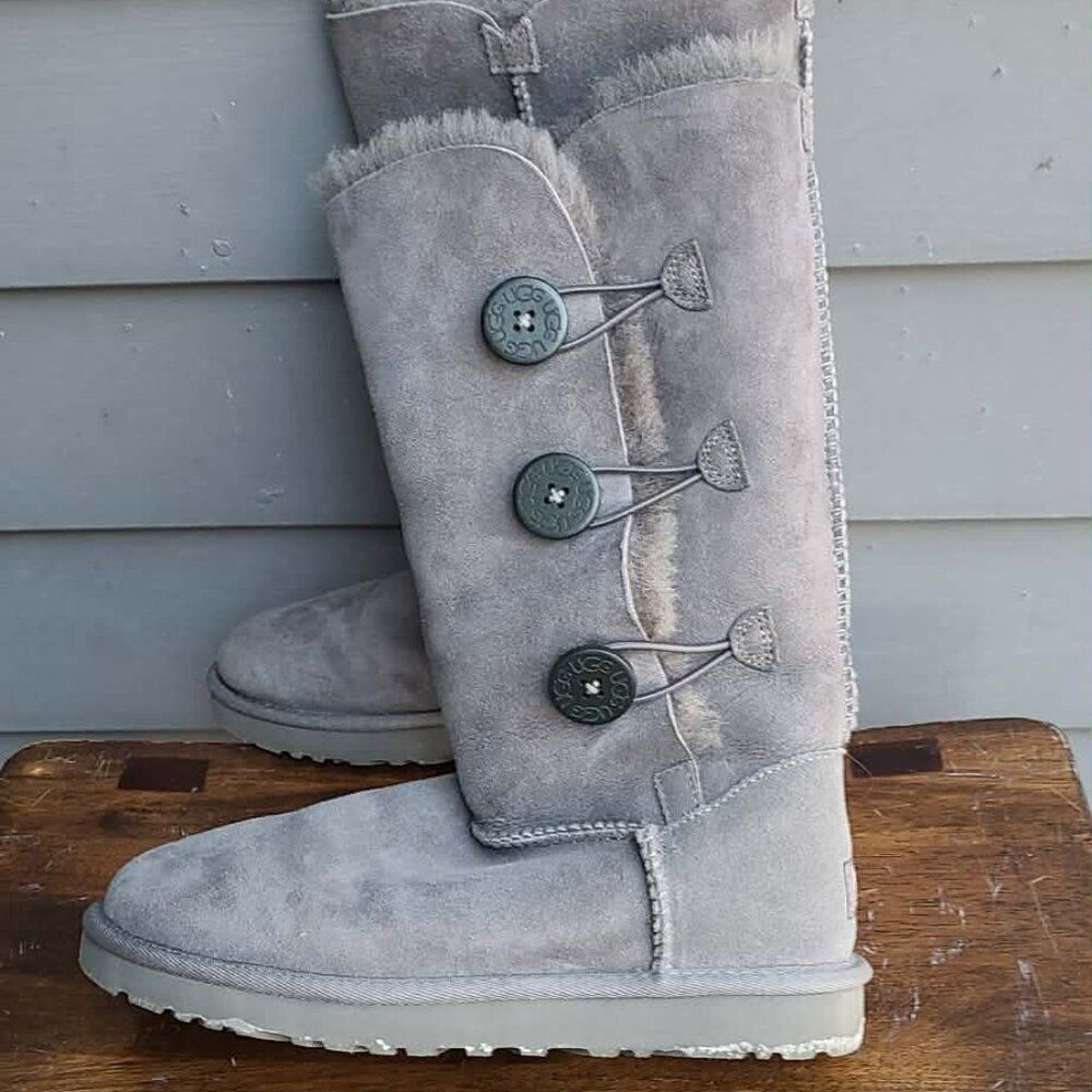 UGG Australia Bailey Button Triplet Suede Shearling Gray Boots size 7